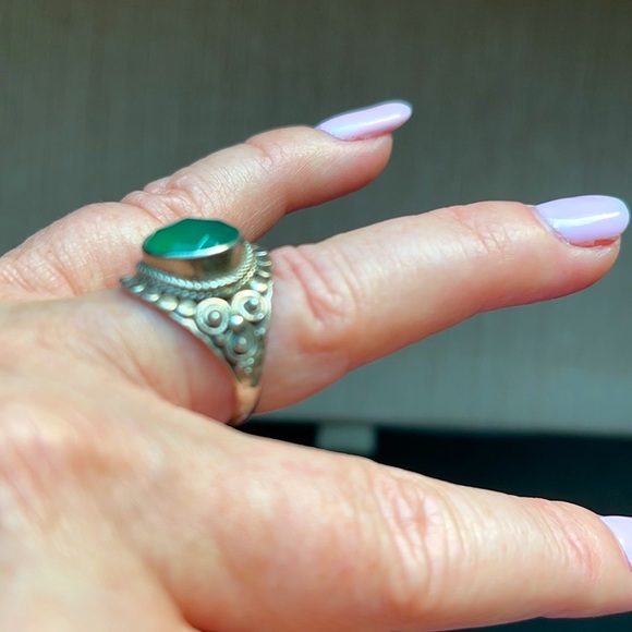 Vintage Green Onyx & Sterling Silver Boho Ring - Picture 5 of 9